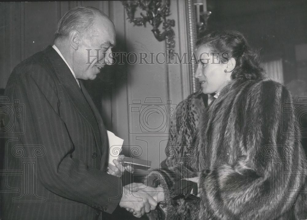 1954 Press Photo Giant Slalom Winner Lucienne Schmidt-Couttet - Historic Images