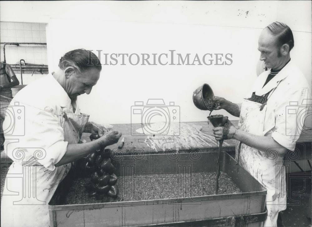 Press Photo Walter Markey Prepares Puddings With Help From Harry Potter - Historic Images