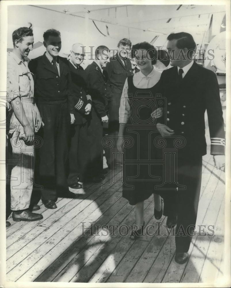 1957 Press Photo Dorothy Pigott, Chief Officer John Pigott, Port Curtis - Historic Images