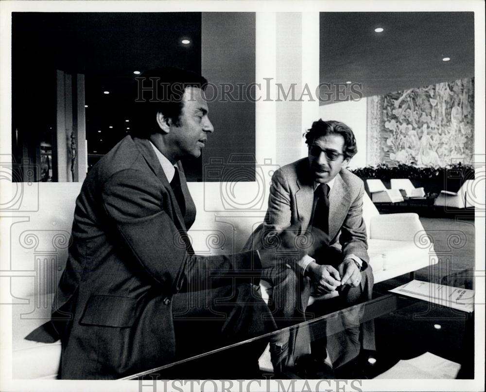 Press Photo Ambassador Andrew Young meeting with Israeli Ambassador Yehuda Blum - Historic Images