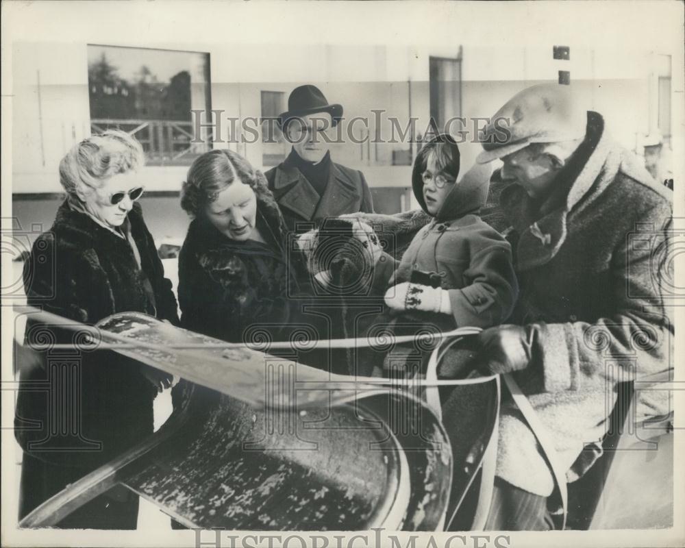 1956 Press Photo Princess Marijke Netherlands Birthday Queen Juliana Sleigh Ride - Historic Images