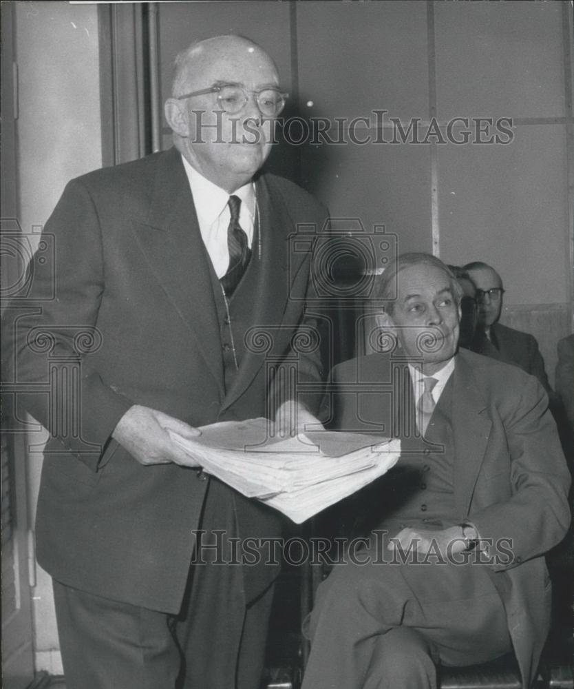 1959 Press Photo Consul Von Sauken Opening Trial Ernst Friedlaender Witness - Historic Images