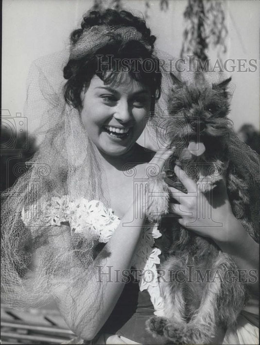 Press Photo Actress Elma Karlow In "The Pauper Student" - Historic Images