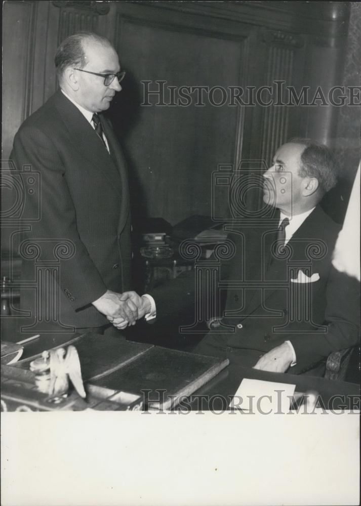 1955 Press Photo Antoine Pinay &amp; M. Edgar Faure (with spectacles) - Historic Images