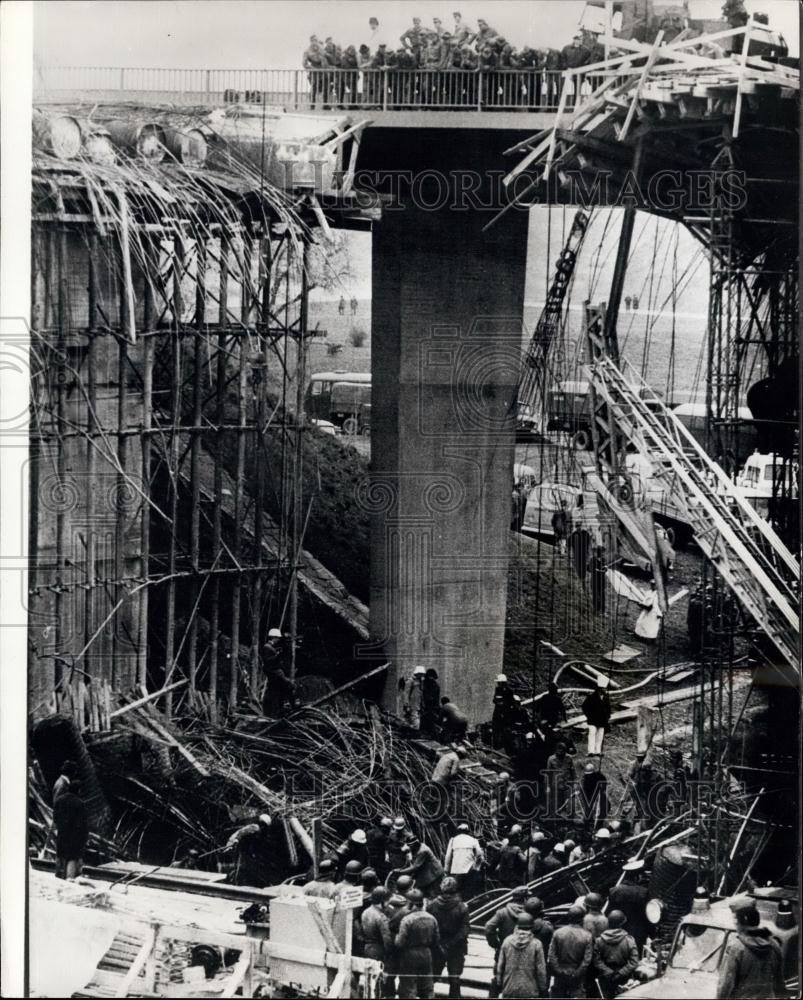 1974 Press Photo Wreckage of bridge collapse at Kempten, Bavaria - Historic Images