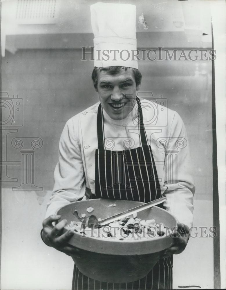 1966 Press Photo British boxer Billy Walker opened a restaurant The Baked Potato - Historic Images