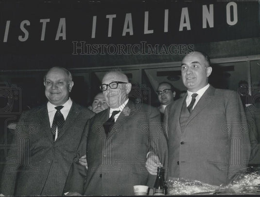 1966 Press Photo Pietro Nenni flanked by Giuseppe De Martino & Mario Tanassi - Historic Images