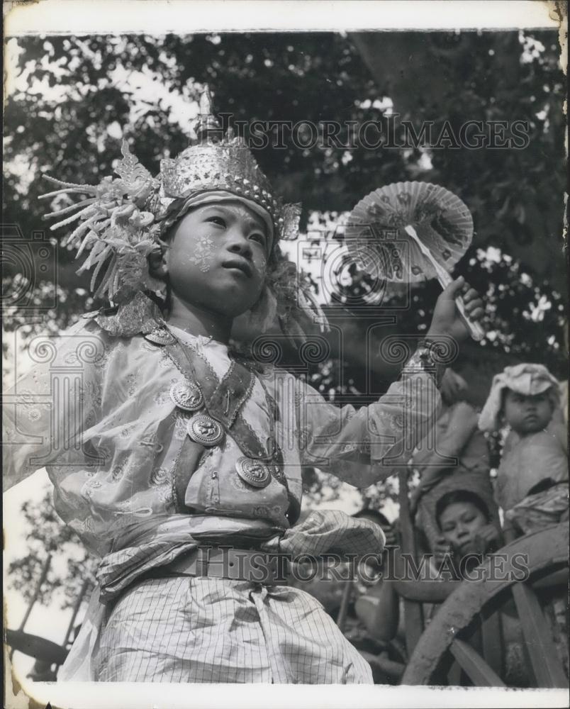 Press Photo Boy about to become a monk Shan village of Mongnai - Historic Images