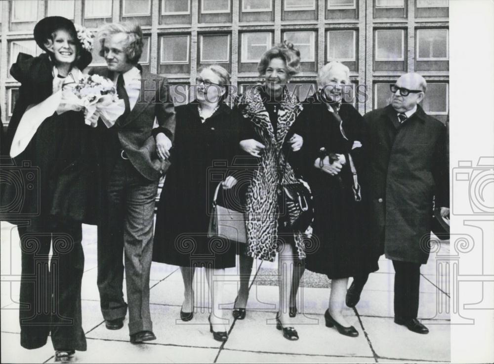 1973 Press Photo Katarina Ziandt Wolfgang-Peter Geller After Courtroom Wedding - Historic Images