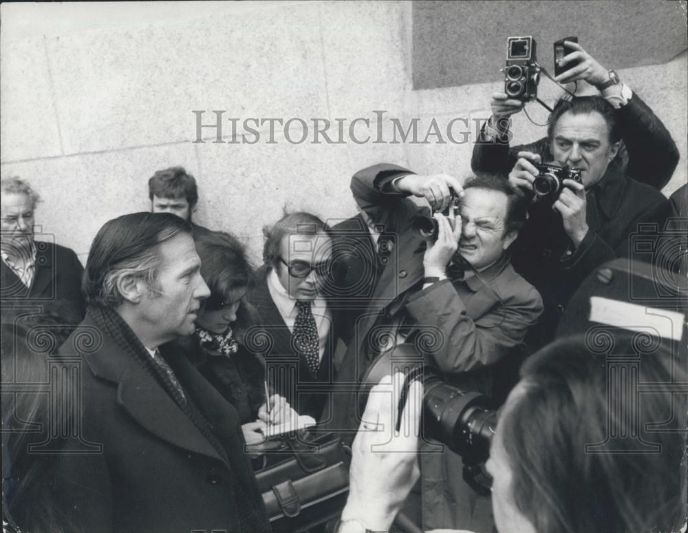 1976 Press Photo John Stonehouse MP Arrives Trial Fraud Forgery Theft Conspiracy - Historic Images