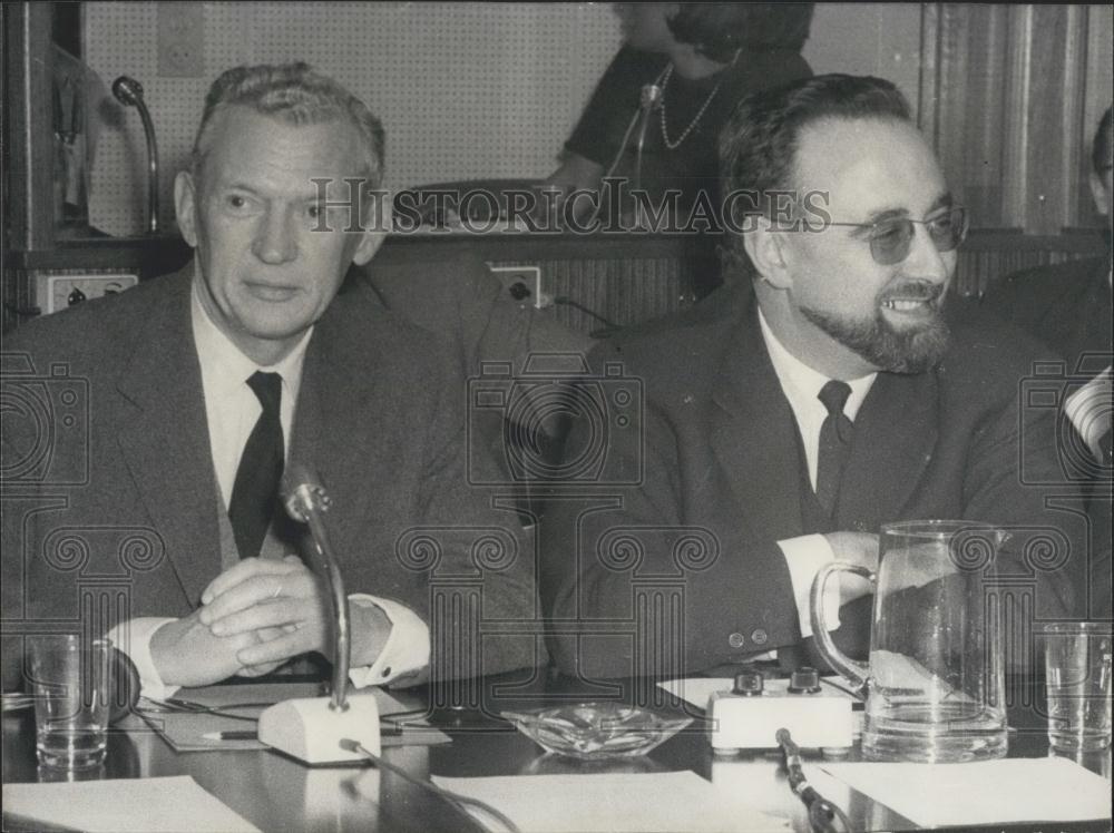 1963 Press Photo French Foreign minister ,Couve de Murville &amp;Edgar Pisani - Historic Images