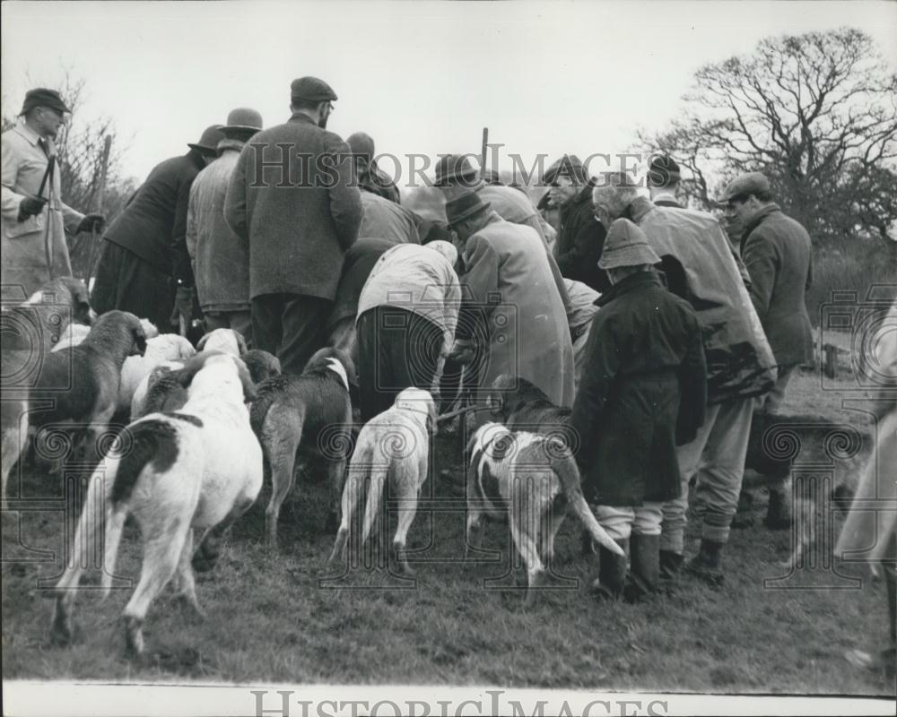 1964 Press Photo A Good Day&#39;s Sport - For All Except The Otter - Historic Images