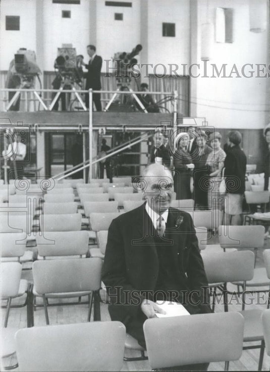 1964 Press Photo Sir Harry Pilkington Head Commission Color TV Britain - Historic Images