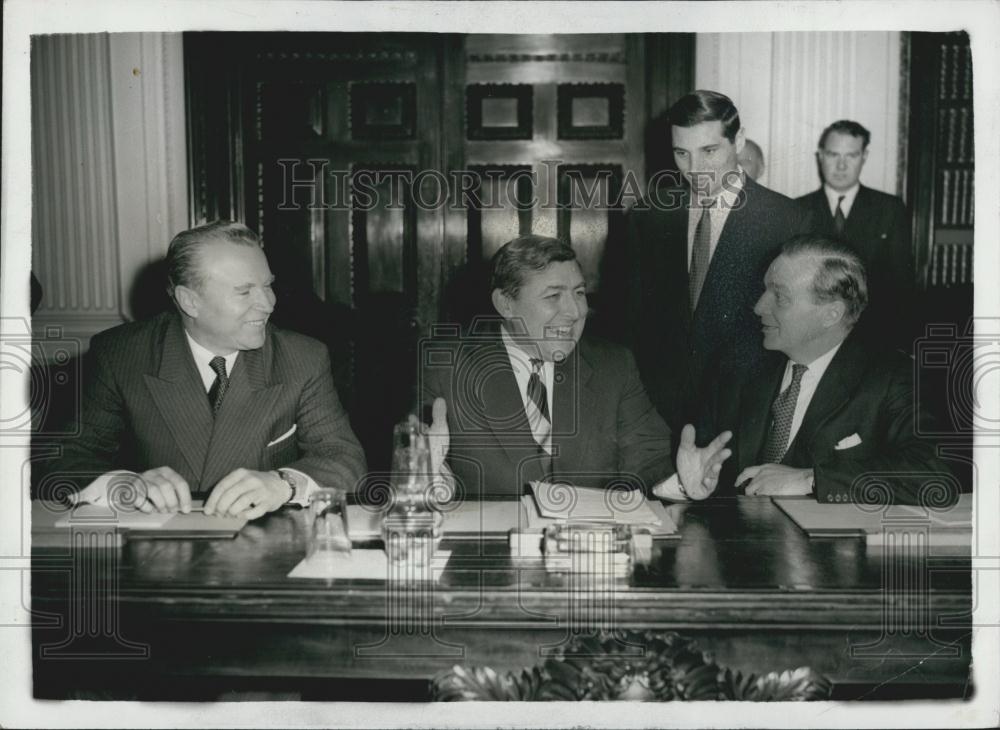 1959 Press Photo Russia Exchange Talks in London - Historic Images