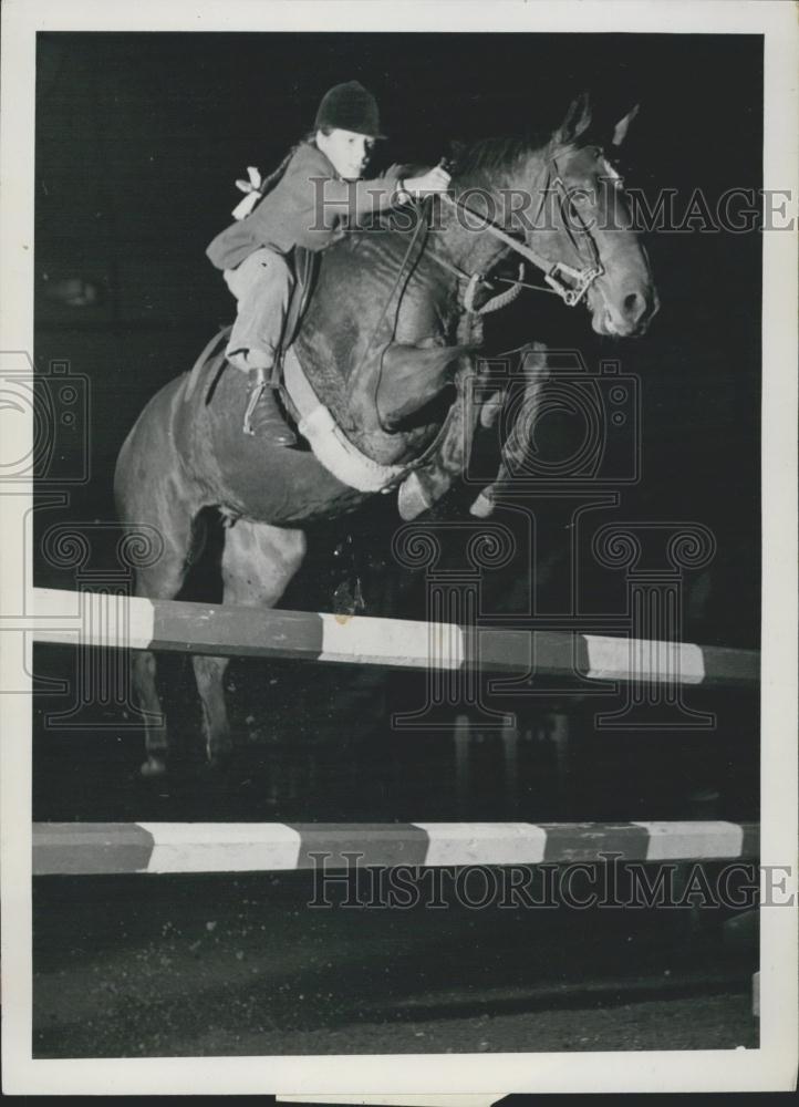 1952 Press Photo Rider Jumps Horse - Historic Images