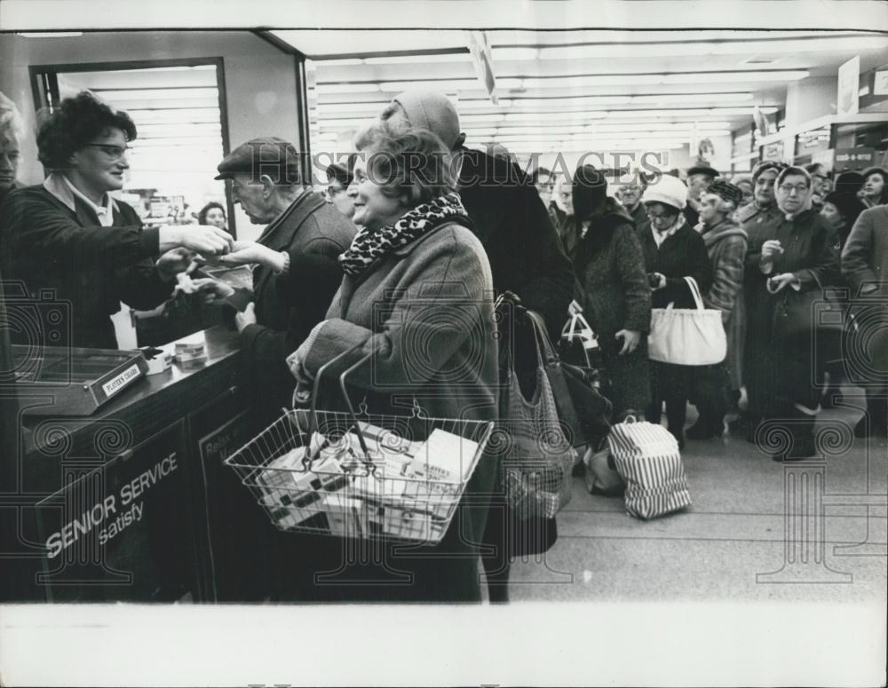 1967 Press Photo Giant Tobacco Firm to Boycott Price Cutters Warning - Historic Images