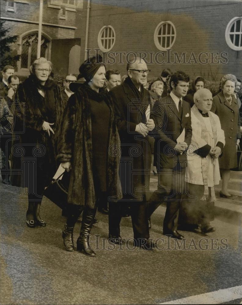 1971 Press Photo St. Edward Confessor Catholic Church funeral of Bebe Daniels - Historic Images