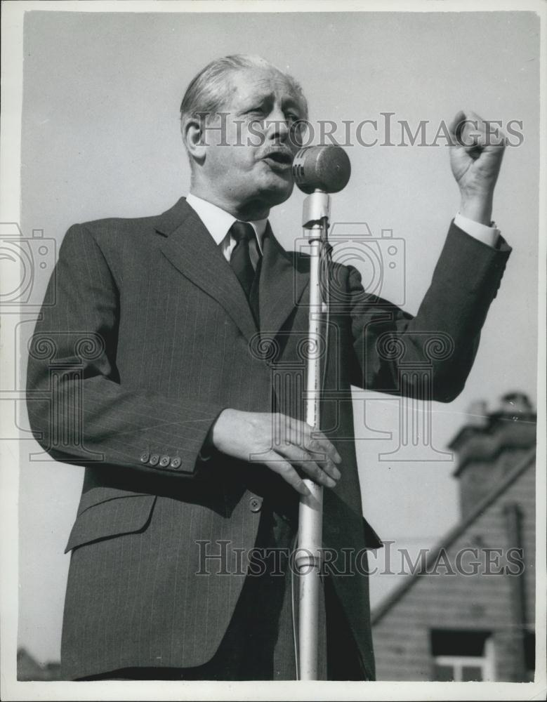 1959 Press Photo Prime Minister Harold MacMillan Speaking West London Meeting - Historic Images