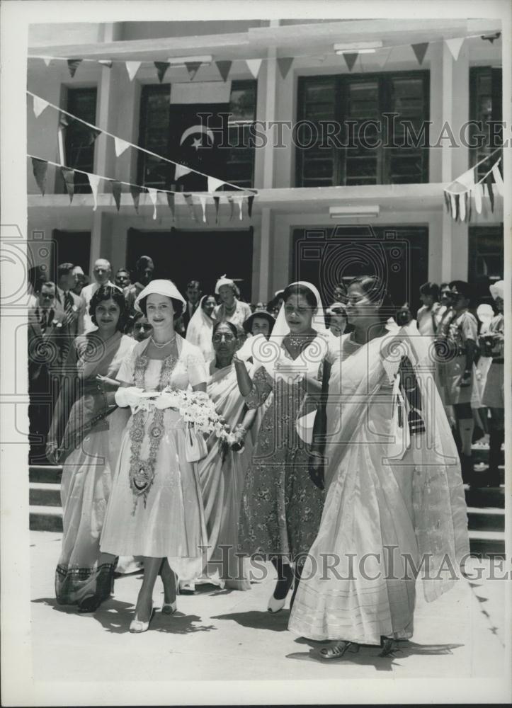 1956 Press Photo Princess Margaret smiles happily as she walks from the Aga Khan - Historic Images