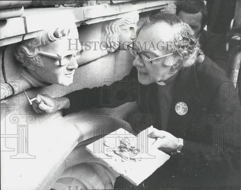 1979 Press Photo Bishop of St. Albans RT Rev Robert Runcie Places his own images - Historic Images