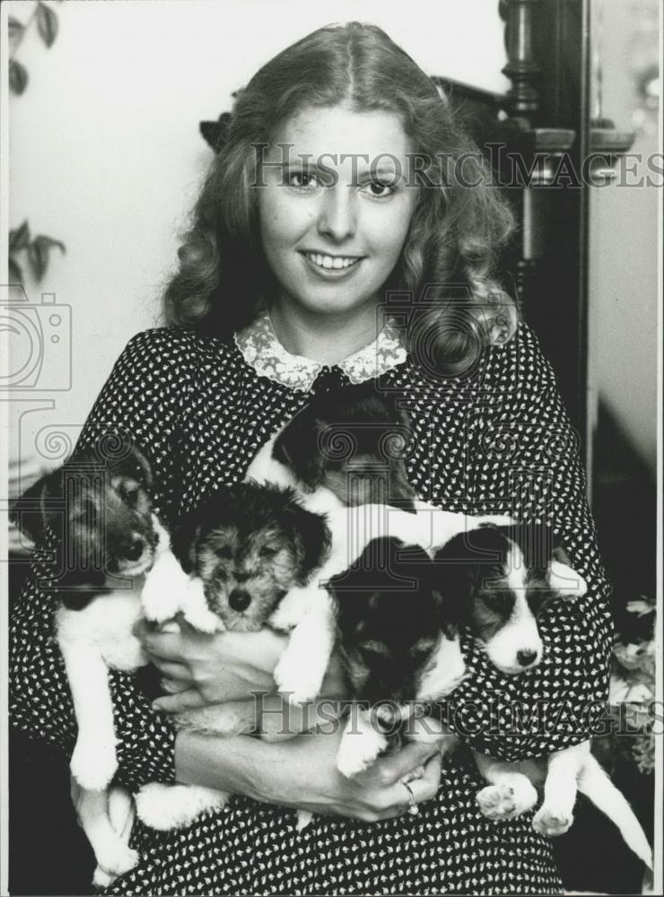 Press Photo Marina Brandmayr and her fox terrier puppies - Historic Images