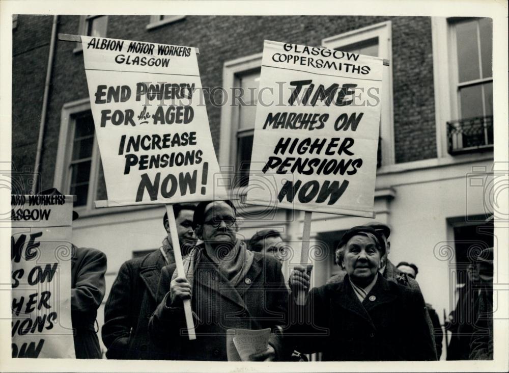 1957 Press Photo Old Age Pensioners In Protest March In London - Historic Images