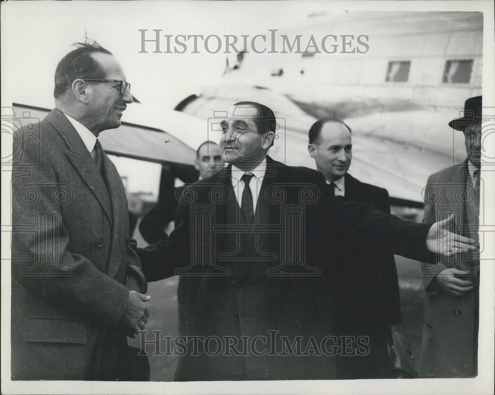 1954 Press Photo French Prime Minister Mendes, greeted by M. Massigli in London - Historic Images