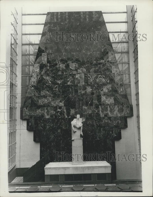 1958 Press Photo Statue by Sir Jacob Epstein at Congress House - Historic Images