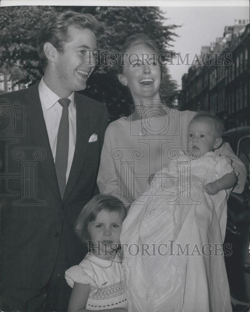 1959 Press Photo Noel Harrison &amp; wife Sara and children - Historic Images