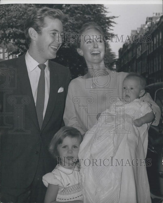 1959 Press Photo Noel Harrison & wife Sara and children - Historic Images