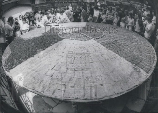 1971 Press Photo World's Biggest Pizza Made by Ennio Sinigo Dusseldorf Germany - Historic Images