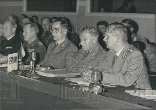 1957 Press Photo General De Maiziere Theodor Heusinger Von Tempelhoff NATO Paris - Historic Images