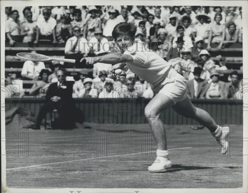 1961 Press Photo Billy Knight (G.B.) in play at Wimbledon - Historic Images