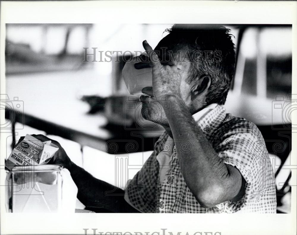 Press Photo A Cuban refugee in florida - Historic Images