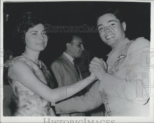1960 Press Photo Princess Soraya Dancing With Lieutenant Denis Livanos - Historic Images