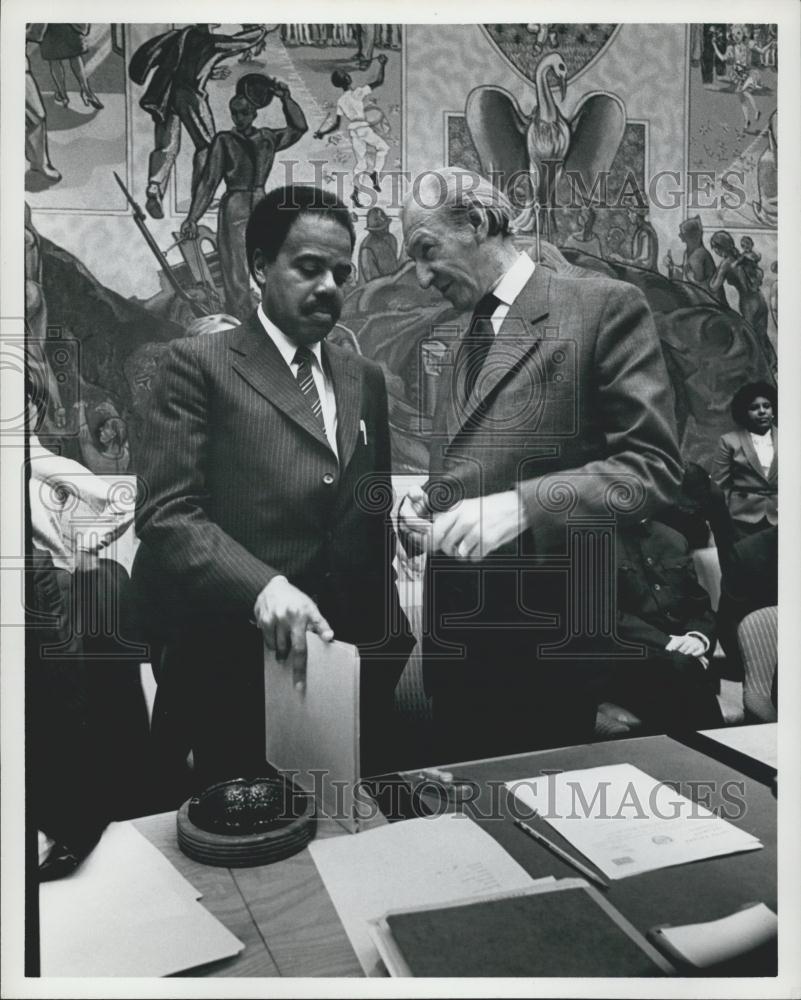 Press Photo Un Security Council, Donald McHenry, General Kurt Waldheim - Historic Images