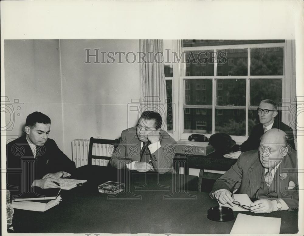 1957 Press Photo George Dawson the financier &amp; his creditors - Historic Images