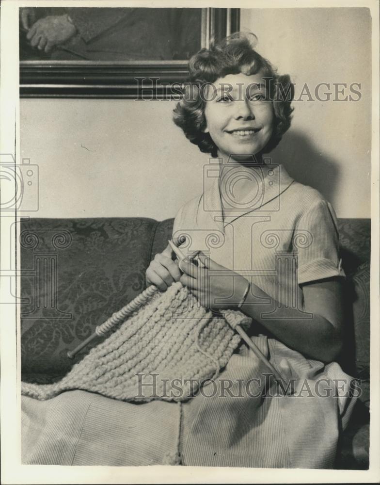 Press Photo Swedish Royal Family at Home Princess Christina Knits - Historic Images