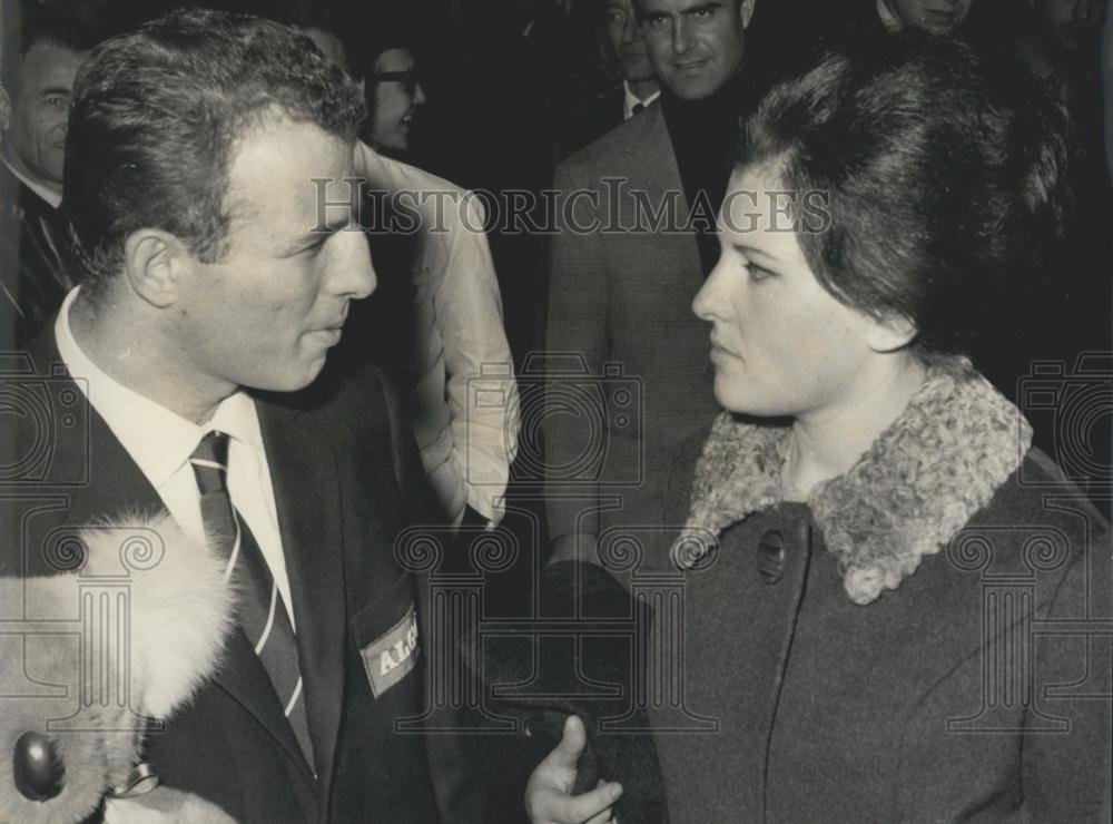 1964 Press Photo Boxer Sandro Mazzinghi With Wife Vera Maffei Australia Return - Historic Images