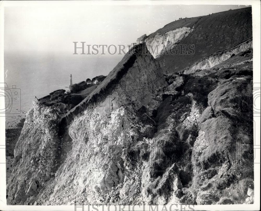 1961 Press Photo Beachy Head today as the cracked cliffs threatened to crash - Historic Images
