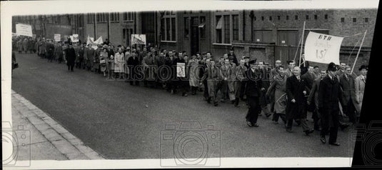 1955 Press Photo Engineers on Twenty - Four Hour Strike - Historic Images