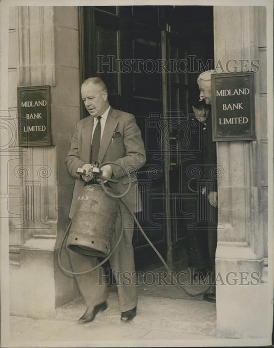 1959 Press Photo Raid On A London Bank Gang Blow Open Strong Room - Historic Images