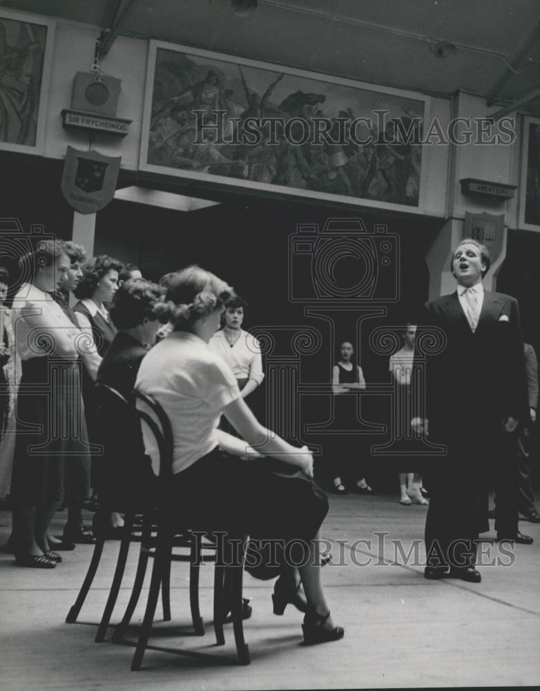 Press Photo Coronation Opera of &quot;Gloriana&quot; Performed Before The Queen - Historic Images