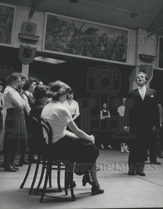 Press Photo Coronation Opera of "Gloriana" Performed Before The Queen - Historic Images