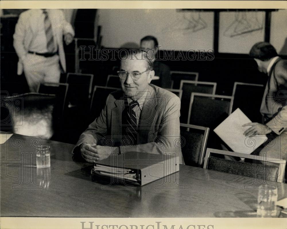 1975 Press Photo CIA Director Colby before an Executive Session of Senate - Historic Images