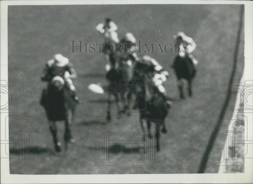 Press Photo George Moore falls from Chinchilla during Epsom race - Historic Images