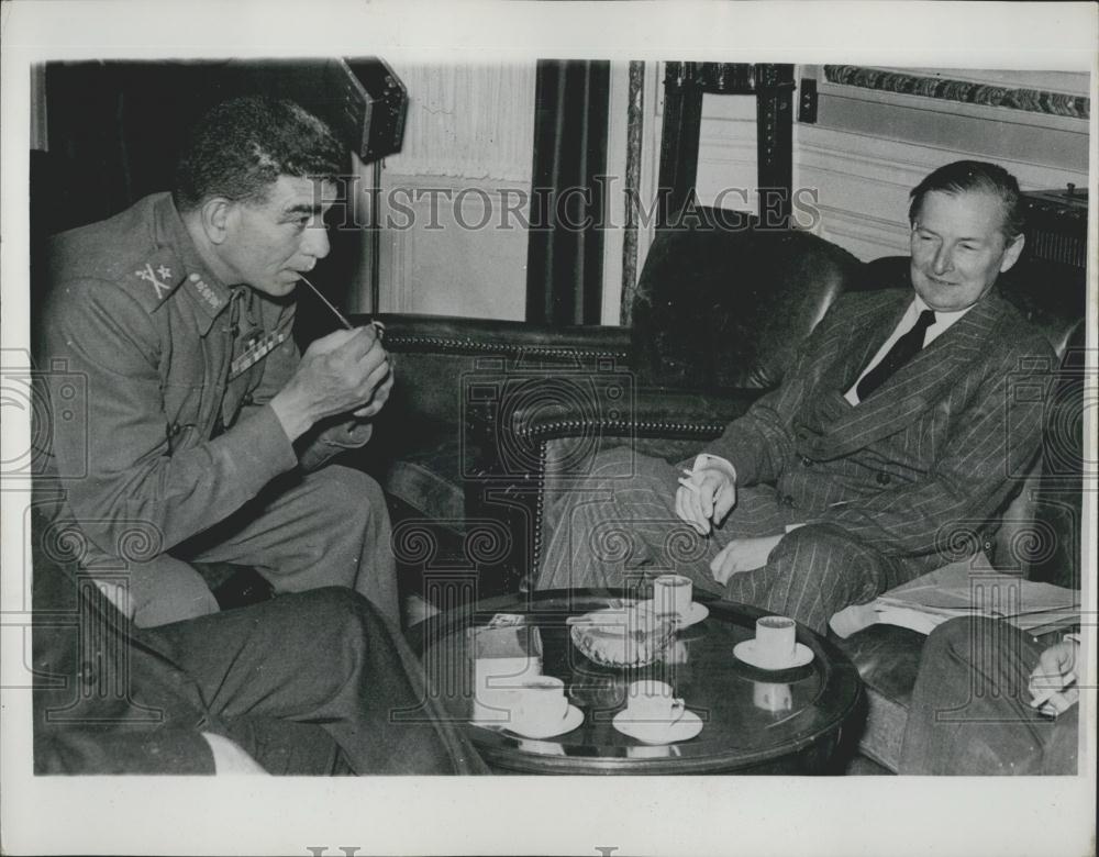 1953 Press Photo General Neguib &amp; Mr Selwyn Lloyd - Historic Images