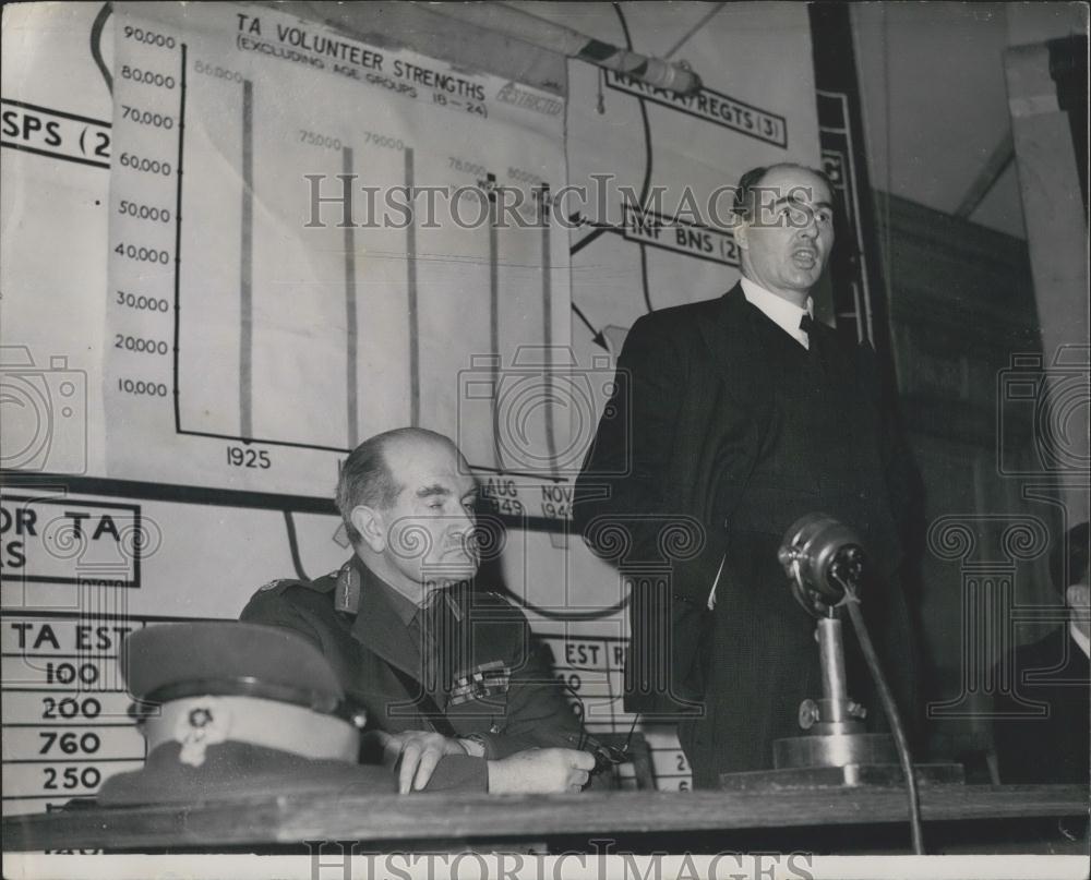 1950 Press Photo r. Stracey Speaking At Conference & Field Marshal Slim - Historic Images