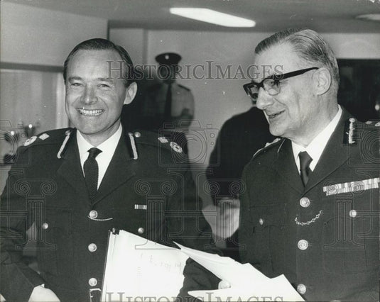 1976 Press Photo Metropolitan Police CommissionerSir Robert Mark&John Dellow - Historic Images