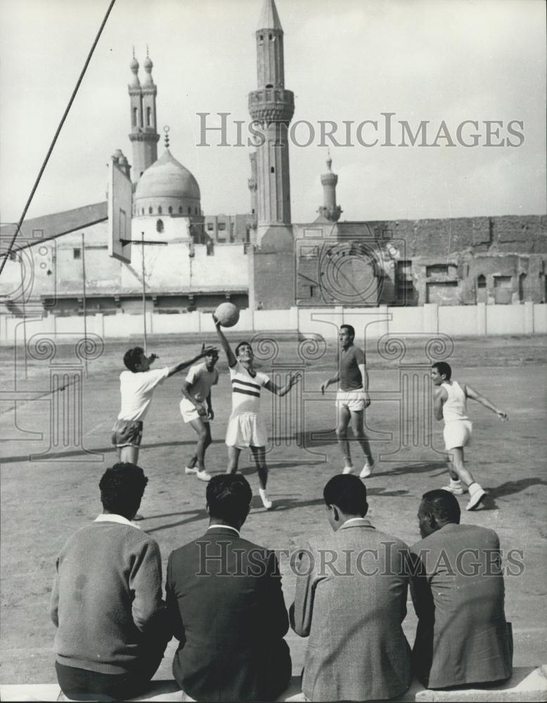 Press Photo Students at Al-Azher University, Cairo Physical Education - Historic Images